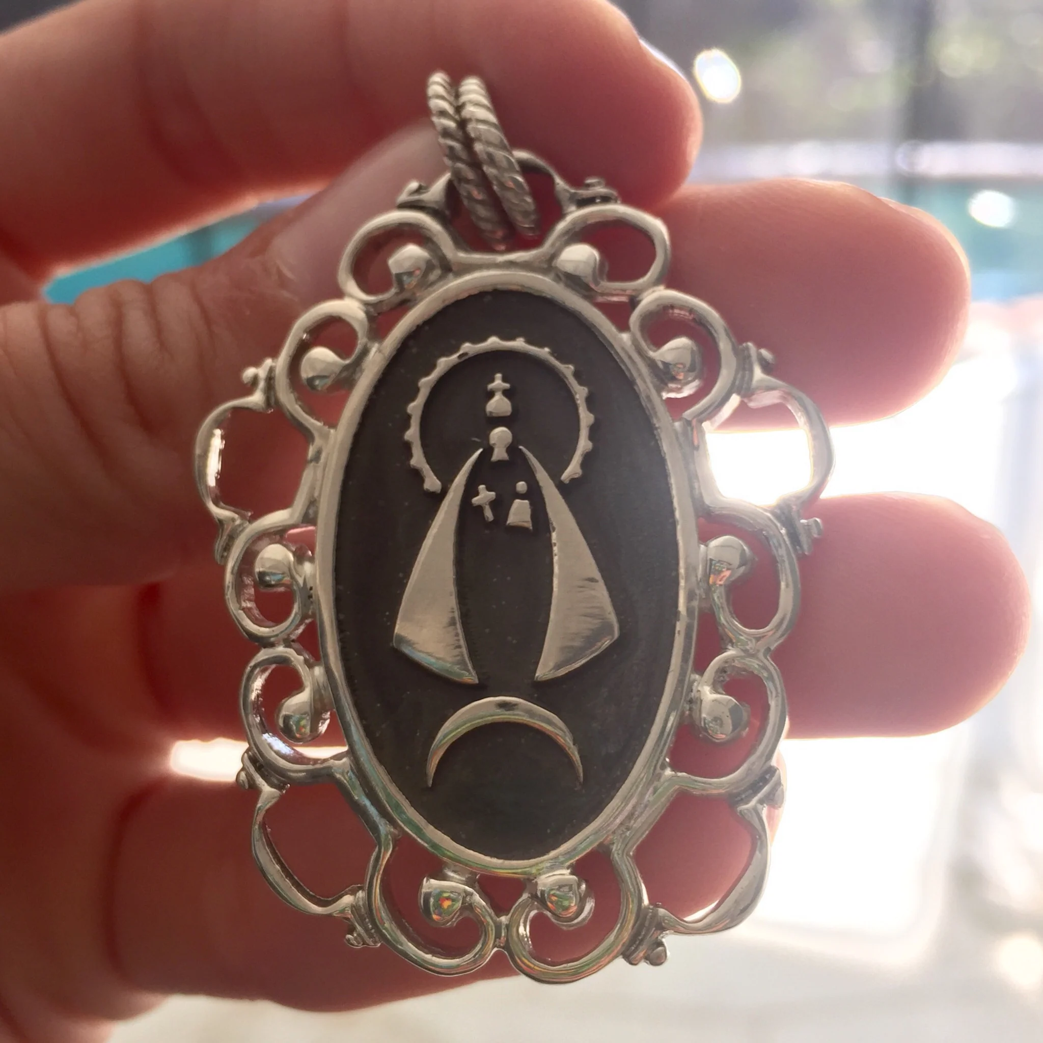 Arabesque Oval Caridad del Cobre Pendant - Image 4